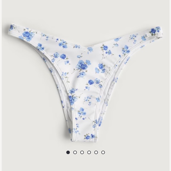 Hollister Women's Ruffle Triangle
Bikini Top and matching bottoms - Picture 4 of 5